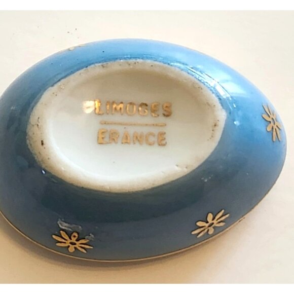 Vintage Limoges France Blue Porcelain Egg Trinket Box Courting Lovers - Picture 5 of 5